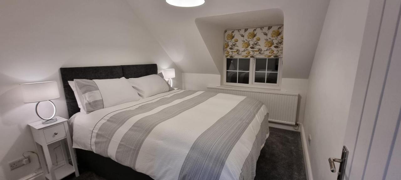Modern And Spacious 2 Bedroom Apartment With Free Parking Llansantffraid Glyn Ceiriog Exterior foto