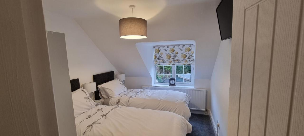 Modern And Spacious 2 Bedroom Apartment With Free Parking Llansantffraid Glyn Ceiriog Exterior foto