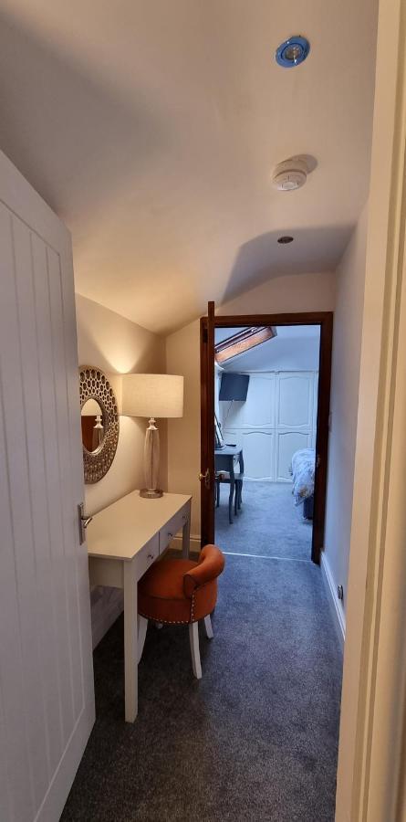 Modern And Spacious 2 Bedroom Apartment With Free Parking Llansantffraid Glyn Ceiriog Exterior foto