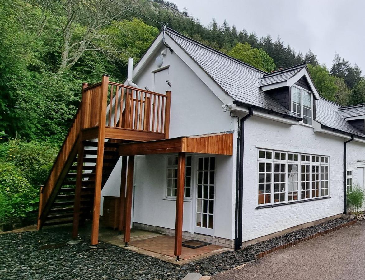 Modern And Spacious 2 Bedroom Apartment With Free Parking Llansantffraid Glyn Ceiriog Exterior foto